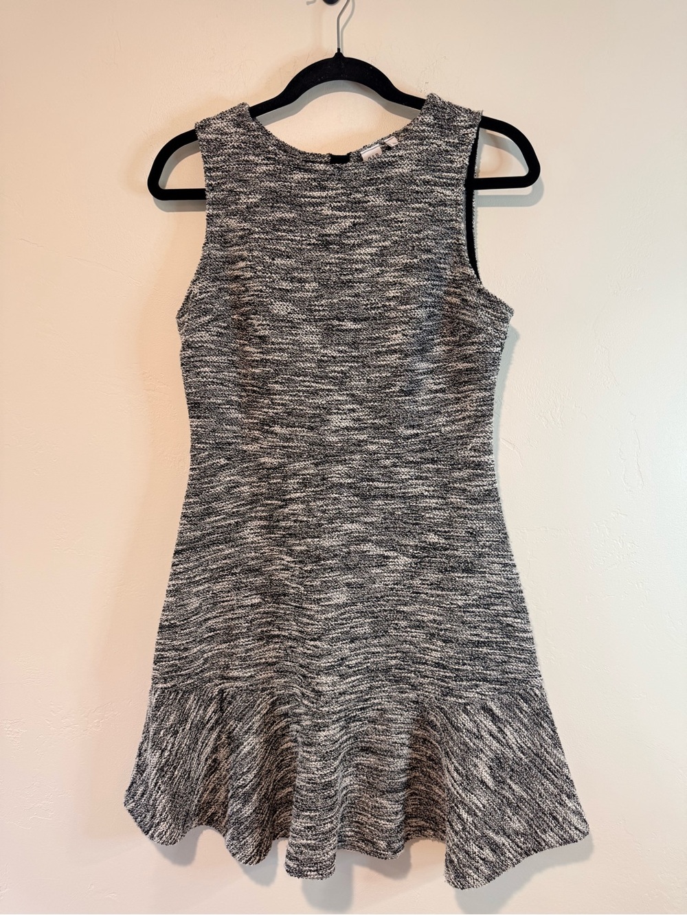 GAP Textured Knit Fit & Flare Dress NWT Size 6 Gray Black Sleeveless - Picture 3 of 8